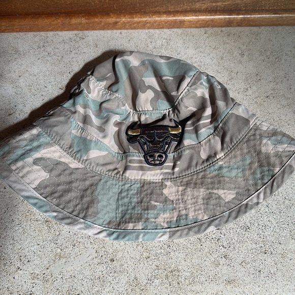 Mitchell and Ness 🔥 CHICAGO BULLS Camo Bucket Hat Embroidered NBA - Picture 8 of 8